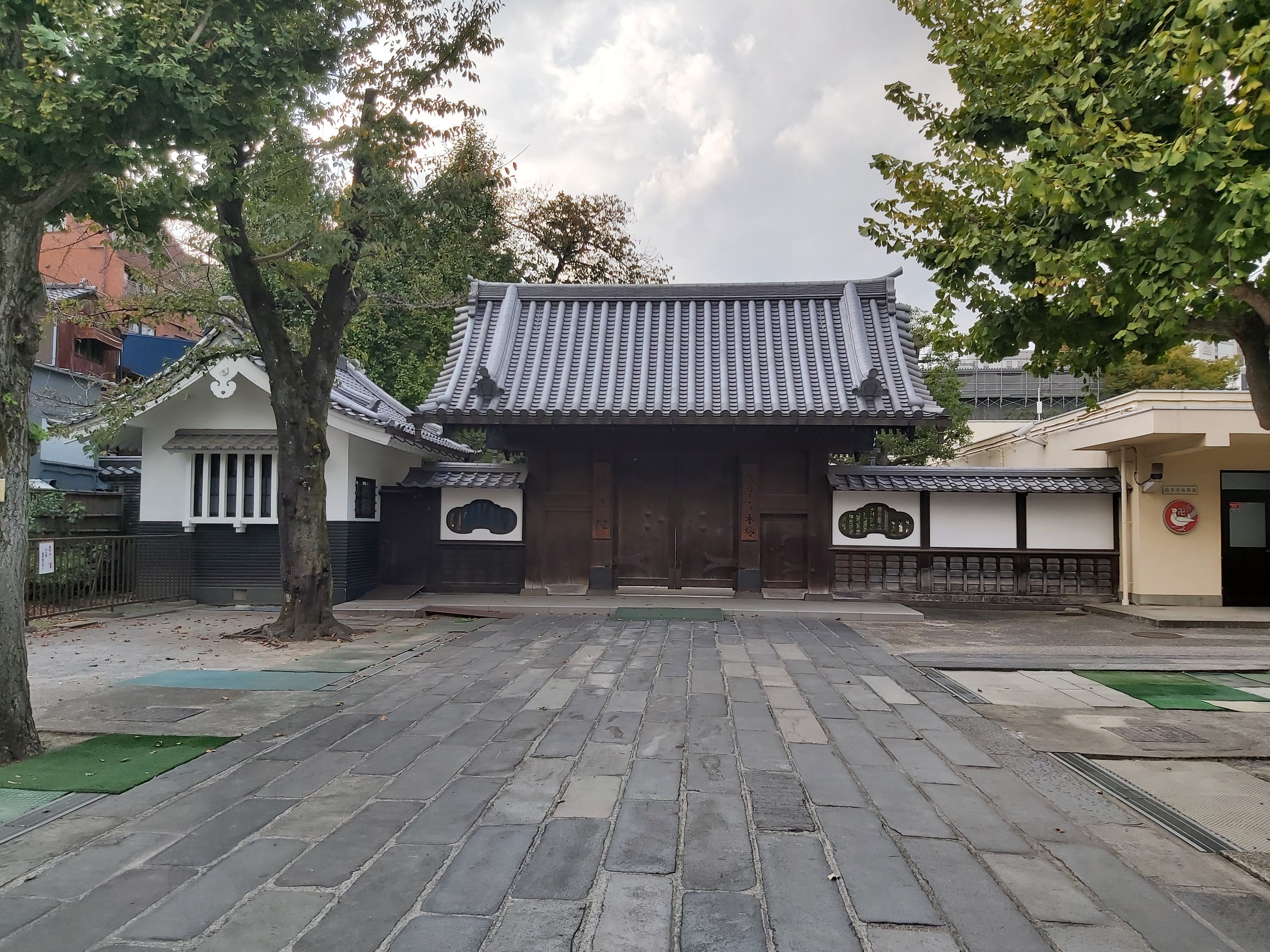 仲見世商店街