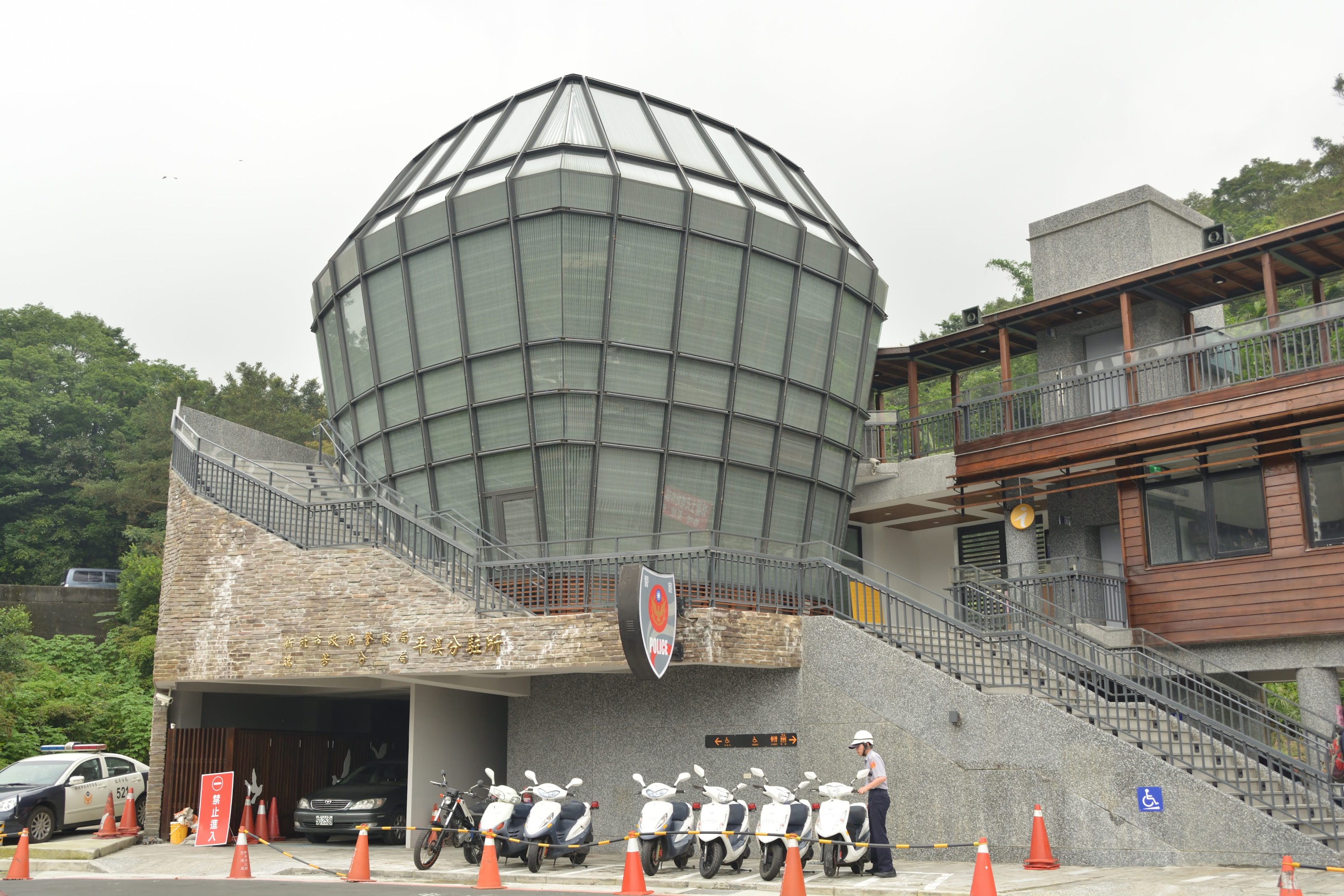 警察局